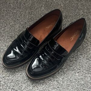 LIKE NEW Vionic patent Black Loafers